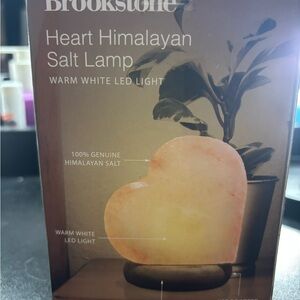 NWT Brookstone Heart Himalayan Salt Lamp